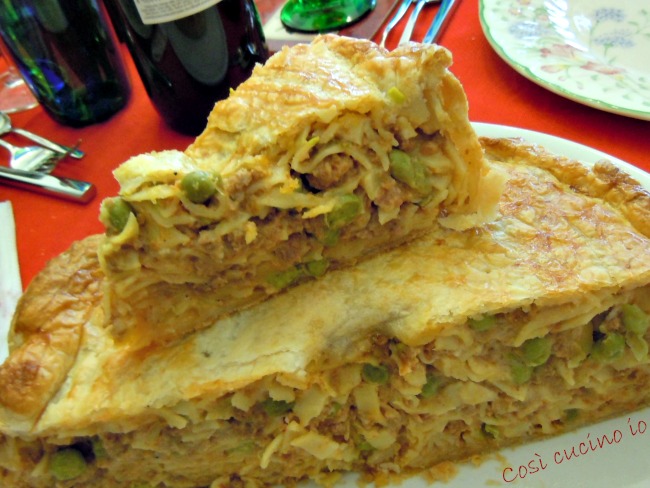 Timballo-di-tagliatelle-salsiccia-e-piselli